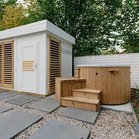 Large Home, Jacuzzi, Sauna Vakantiehuis
